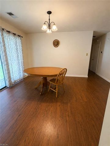 1314 Lawson Cir, Suffolk, VA 23434