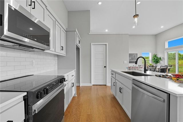 1322 S 4th Street E, Louisburg, KS 66053