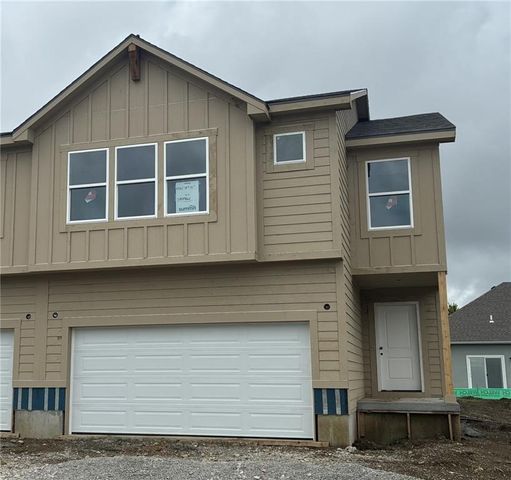 1322 S 4th Street E, Louisburg, KS 66053