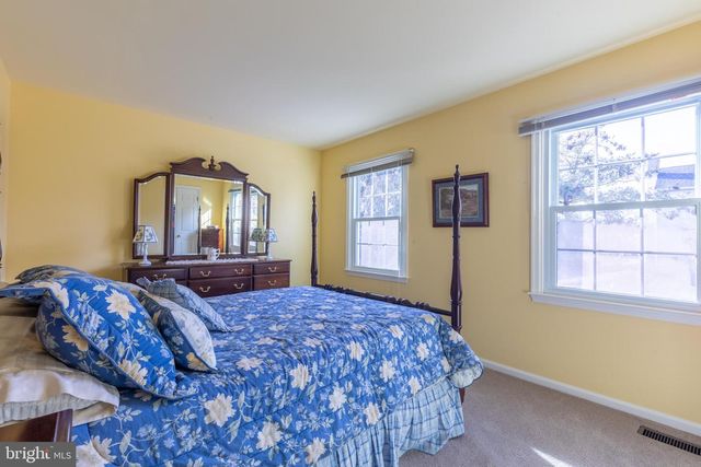 108 LENA DR, Newark, DE 19711