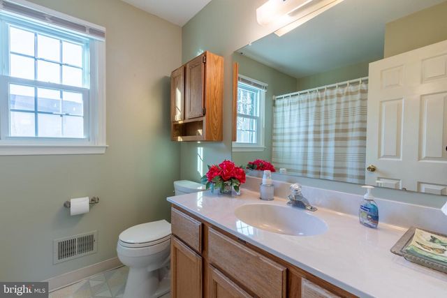 108 LENA DR, Newark, DE 19711