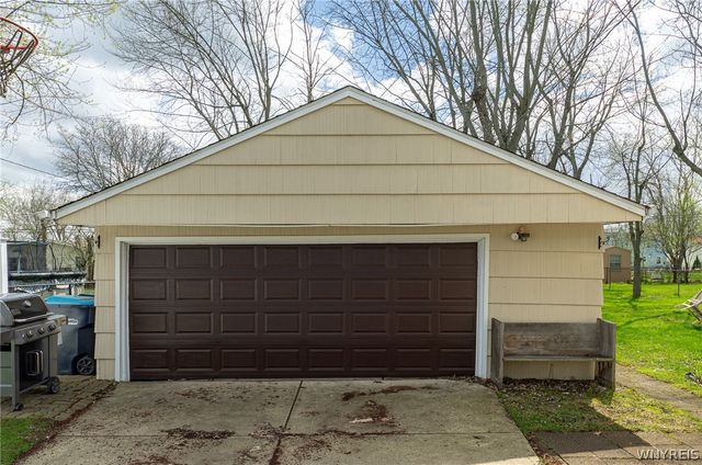 1900 Bruce Lane, Grand Island, NY 14072