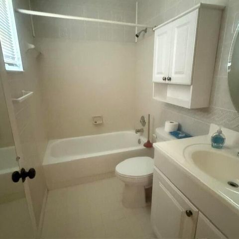 197 Lake Susan Lane, West Palm Beach, FL 33411
