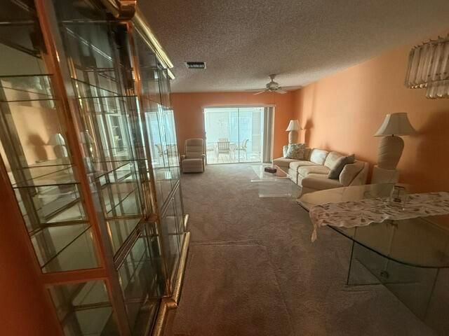 197 Lake Susan Lane, West Palm Beach, FL 33411