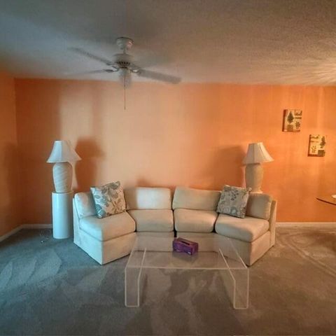 197 Lake Susan Lane, West Palm Beach, FL 33411