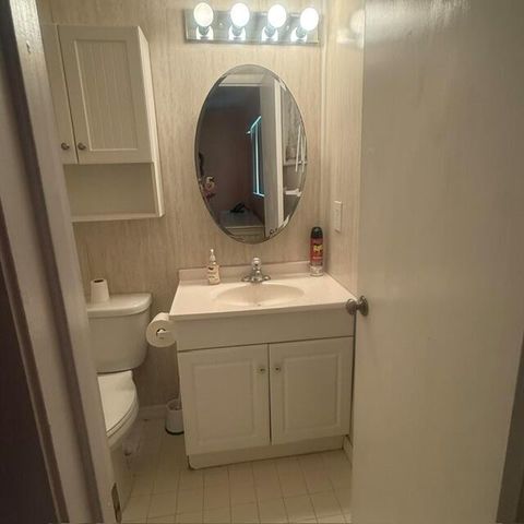 197 Lake Susan Lane, West Palm Beach, FL 33411