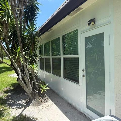 197 Lake Susan Lane, West Palm Beach, FL 33411