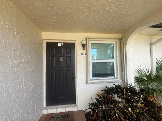 197 Lake Susan Lane, West Palm Beach, FL 33411