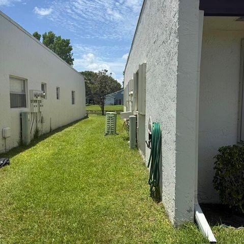 197 Lake Susan Lane, West Palm Beach, FL 33411