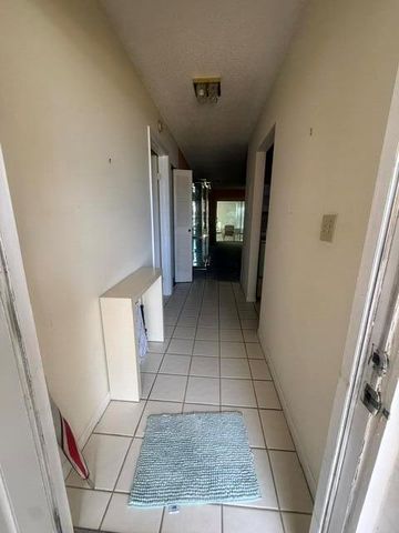 197 Lake Susan Lane, West Palm Beach, FL 33411
