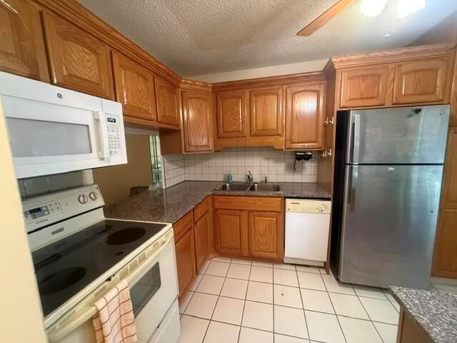 197 Lake Susan Lane, West Palm Beach, FL 33411