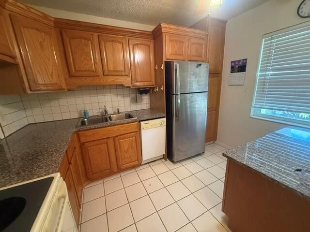 197 Lake Susan Lane, West Palm Beach, FL 33411