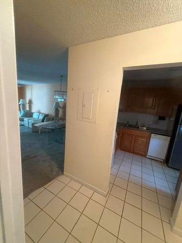 197 Lake Susan Lane, West Palm Beach, FL 33411