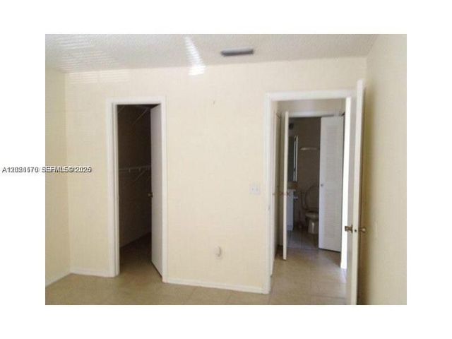 16465 NE 22nd Ave 405, North Miami Beach, FL 33160
