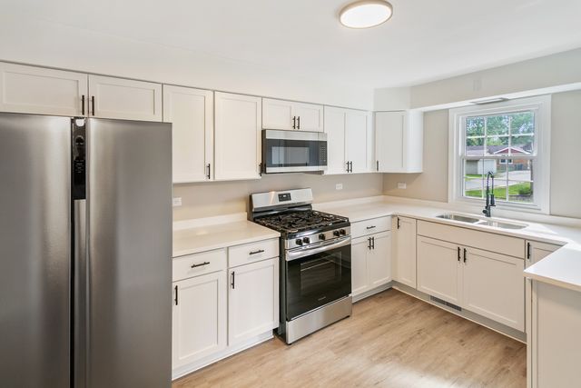 428 E 156th Place, South Holland, IL 60473