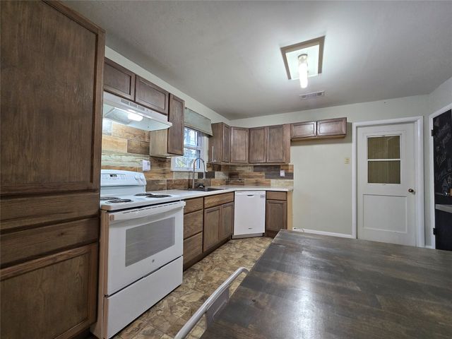 105 E Cate Street, Grand Saline, TX 75140