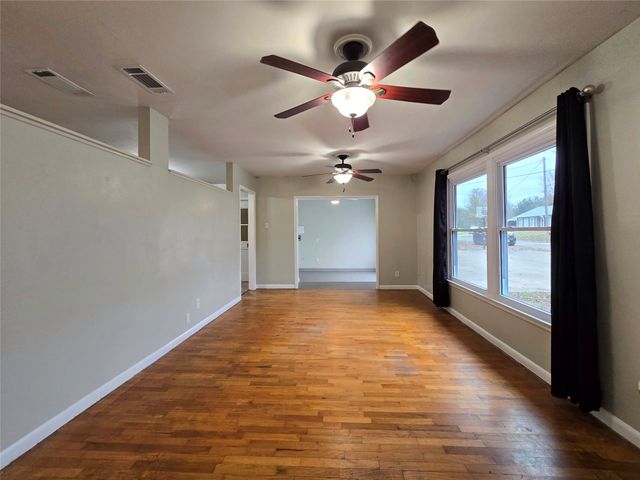 105 E Cate Street, Grand Saline, TX 75140