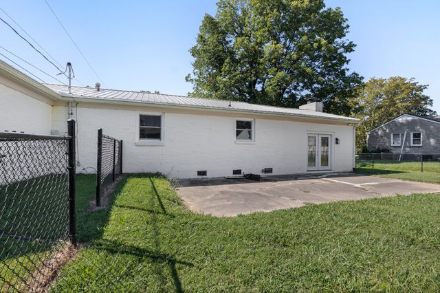 2706 Driftwood Dr, Springfield, TN 37172