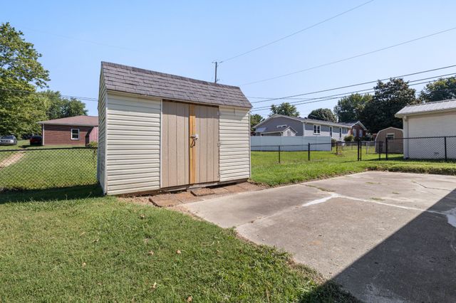 2706 Driftwood Dr, Springfield, TN 37172