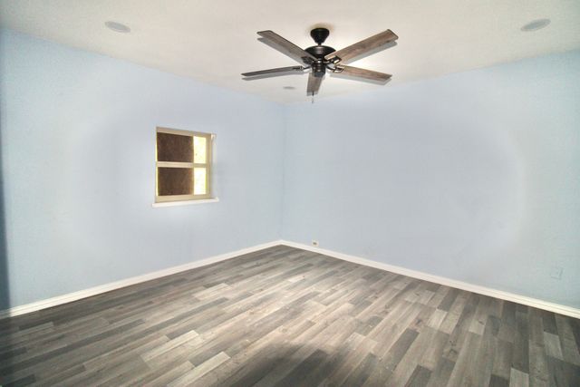 1206 S Edgefield Avenue, Dallas, TX 75208