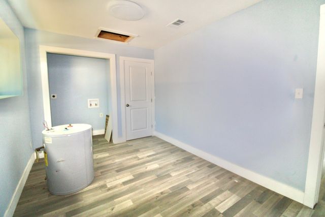 1206 S Edgefield Avenue, Dallas, TX 75208