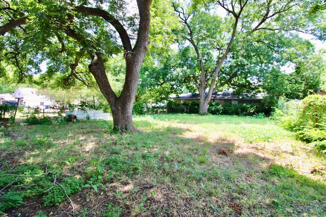 1206 S Edgefield Avenue, Dallas, TX 75208