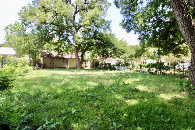 1206 S Edgefield Avenue, Dallas, TX 75208