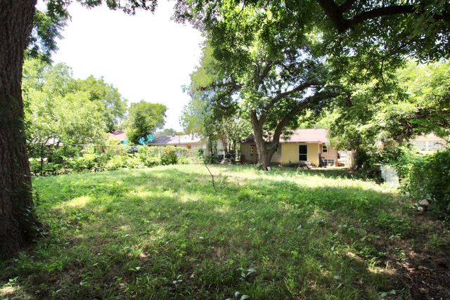 1206 S Edgefield Avenue, Dallas, TX 75208