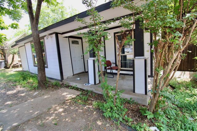 1206 S Edgefield Avenue, Dallas, TX 75208