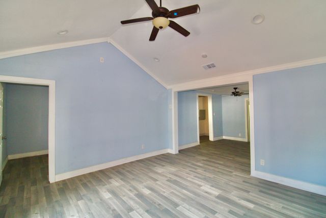 1206 S Edgefield Avenue, Dallas, TX 75208