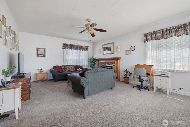 24324 SE 400th Street, Enumclaw, WA 98022