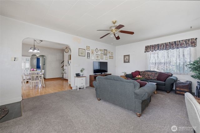 24324 SE 400th Street, Enumclaw, WA 98022