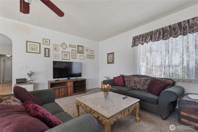 24324 SE 400th Street, Enumclaw, WA 98022
