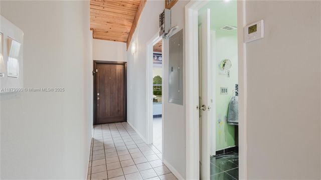 2290 Oak Ct, Pembroke Pines, FL 33026