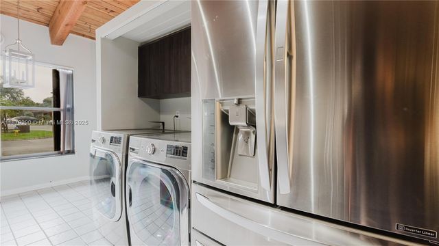 2290 Oak Ct, Pembroke Pines, FL 33026