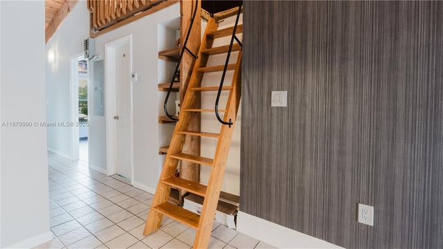 2290 Oak Ct, Pembroke Pines, FL 33026
