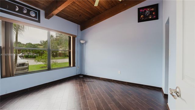 2290 Oak Ct, Pembroke Pines, FL 33026