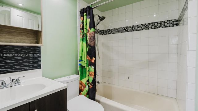 2290 Oak Ct, Pembroke Pines, FL 33026