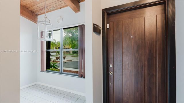 2290 Oak Ct, Pembroke Pines, FL 33026