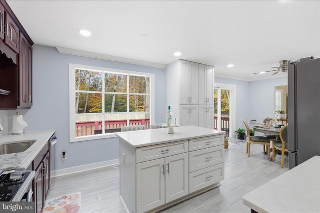 2816 RIDGE RD, Waldorf, MD 20603