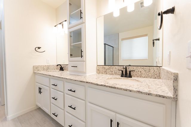 2241 E Monte Verde Court, Visalia, CA 93292