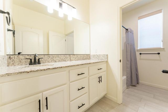 2241 E Monte Verde Court, Visalia, CA 93292