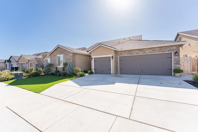 2241 E Monte Verde Court, Visalia, CA 93292
