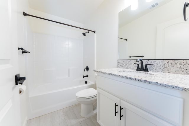 2241 E Monte Verde Court, Visalia, CA 93292