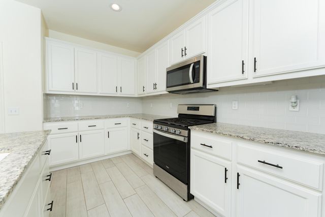 2241 E Monte Verde Court, Visalia, CA 93292