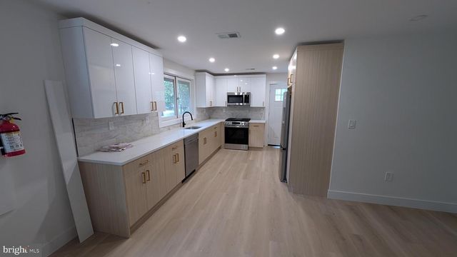 555 BILPER AVE, Lindenwold, NJ 08021