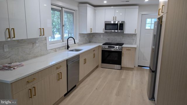 555 BILPER AVE, Lindenwold, NJ 08021