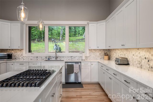 128 Saddle Ridge Drive, Alexander, NC 28701