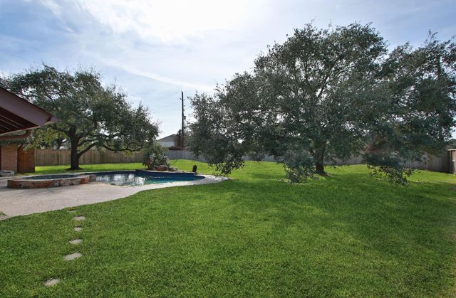 13215 Prado Lane, Houston, TX 77070