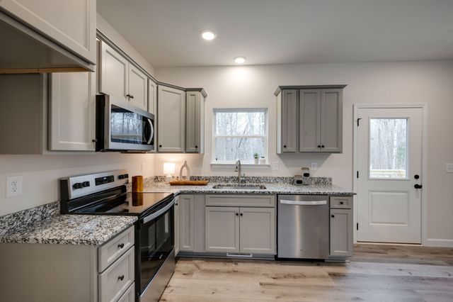 69 Truform Way, Dickson, TN 37055